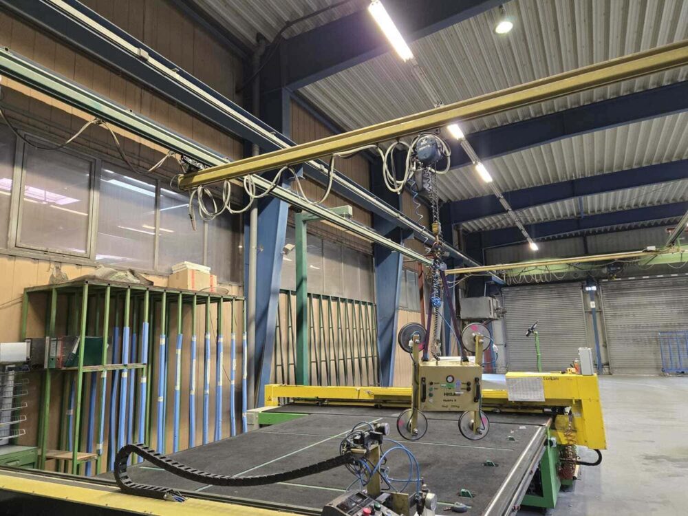 Crane system with suction lifter Hegla Hubfix II