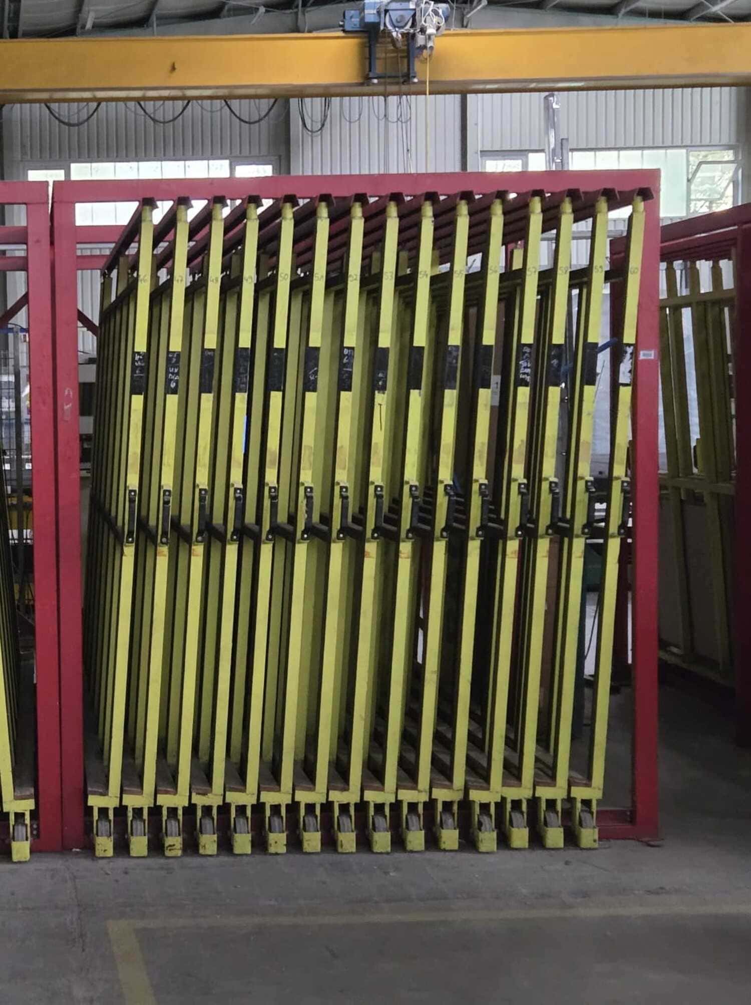 Glaslagerregal / rechts neigend Metall-Anlagenbauer L.R.