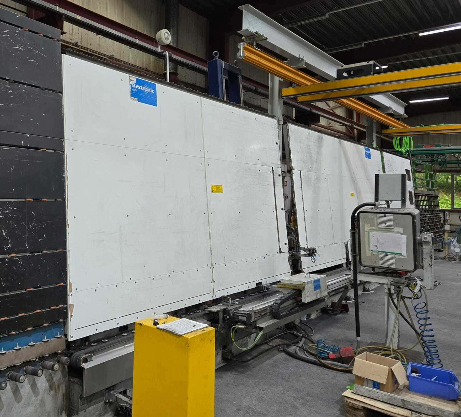 Automatic sealing machine Bystronic