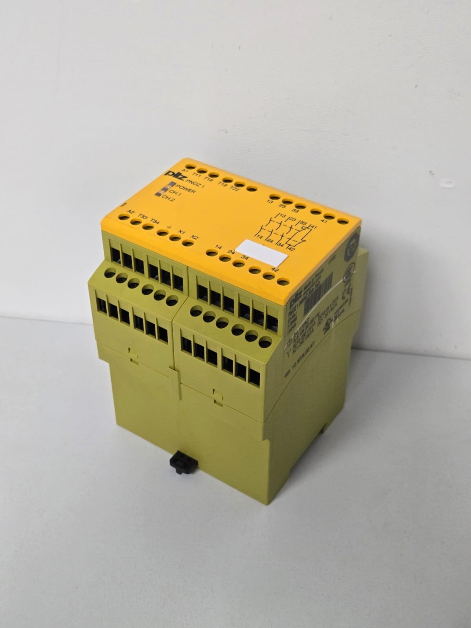 Sicherheitsschaltgerät Pilz PNOZ1 24VAC 3n/01n/c – Bild 2