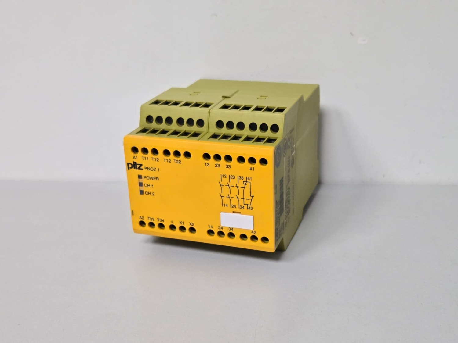 Sicherheitsschaltgerät Pilz PNOZ1 24VAC 3n/01n/c