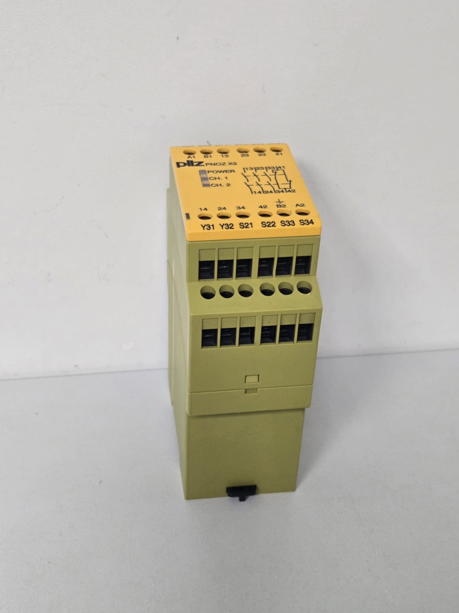 Sicherheitsschaltgerät Pilz PNOZ X3 – Bild 3