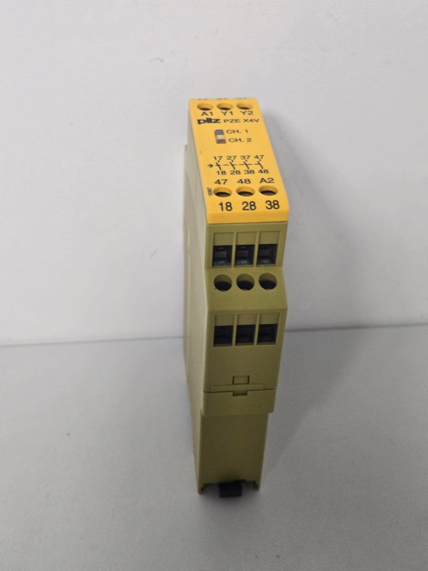 Sicherheitsschaltgerät Pilz PZEX4V – Bild 3