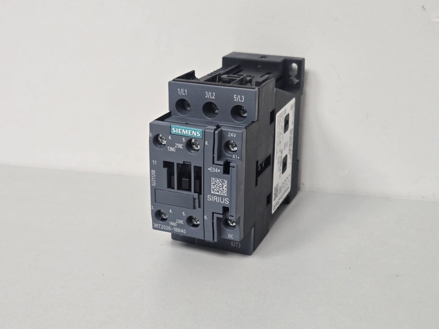 Contactor Siemens 3RT 2026-1BB40 - Image 2