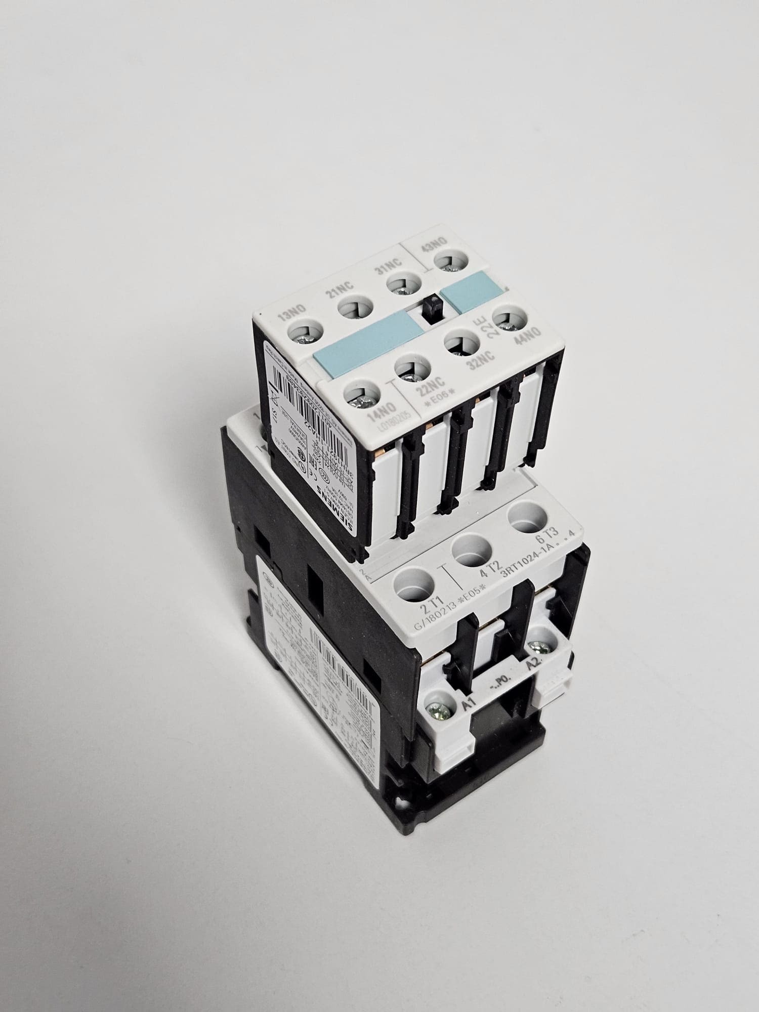 Contactor Siemens 3RT 1024-1AP04 - Image 6