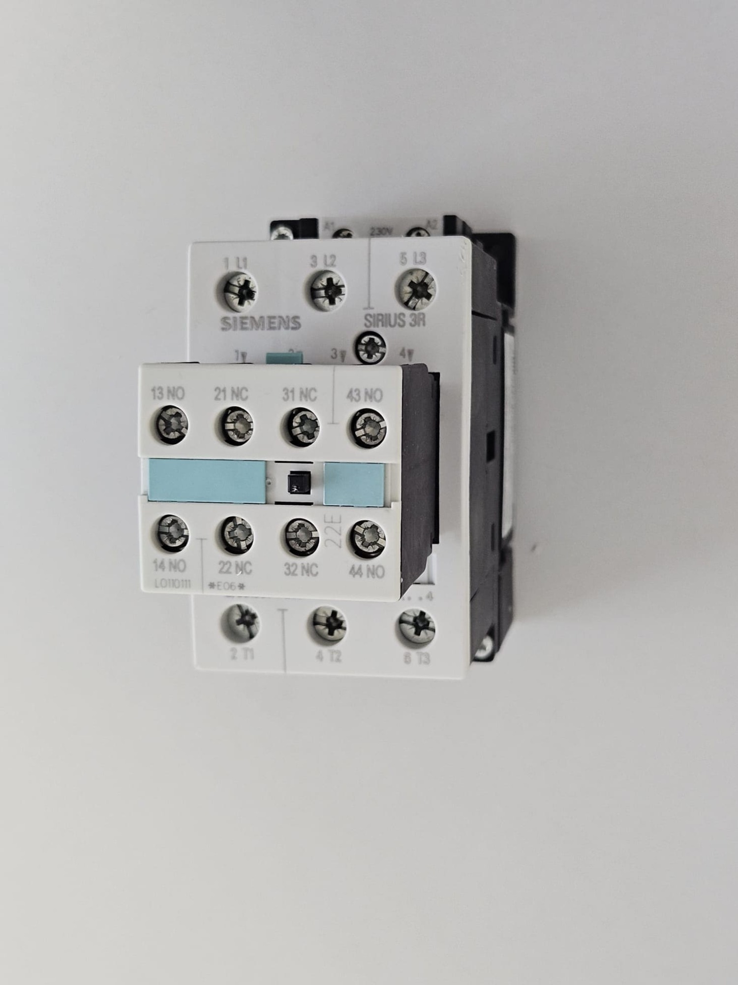 Contactor Siemens 3RT1034-1AP04 - Image 5