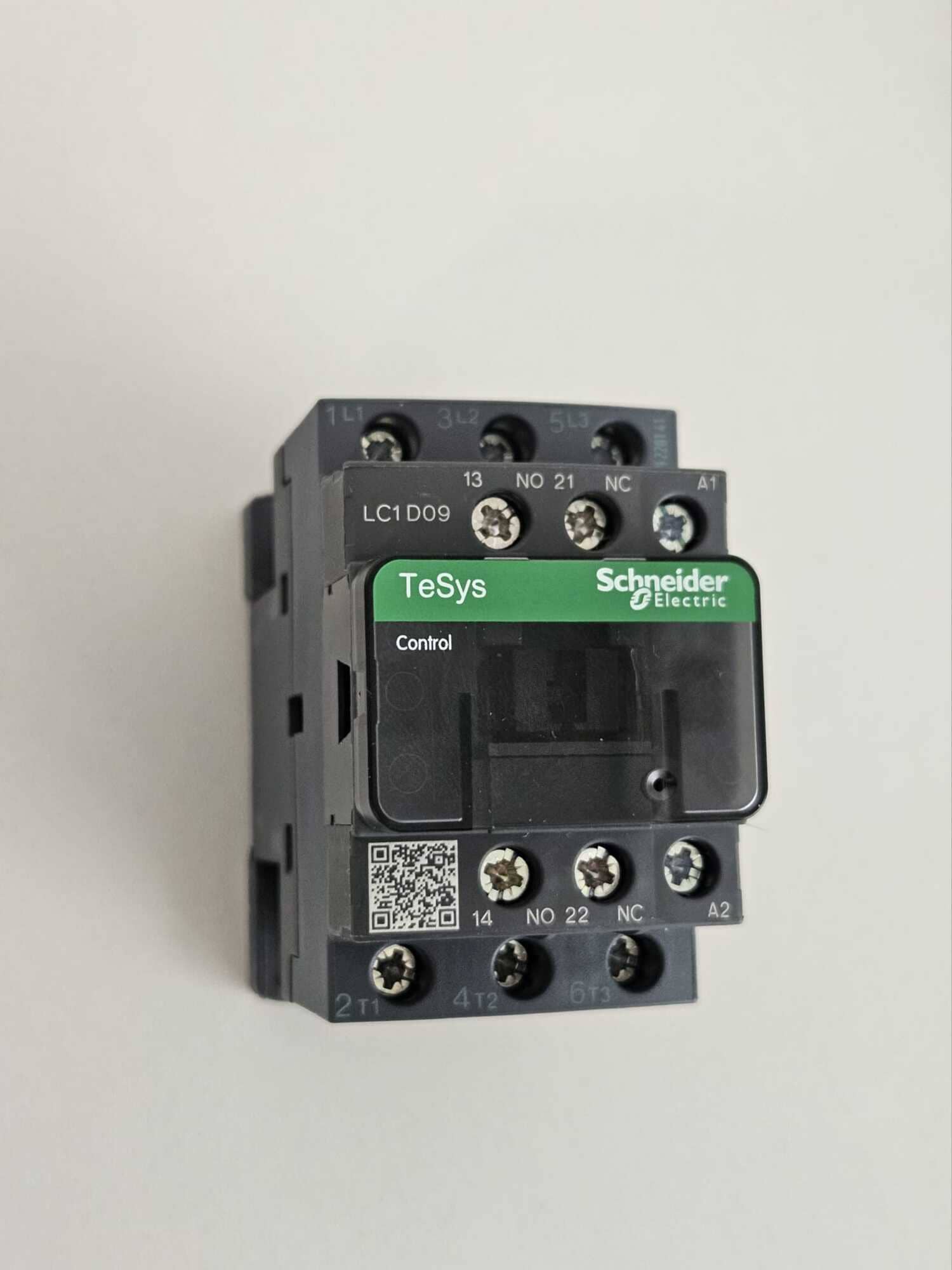 Schneider Electric LC1DO9P7 Contactor - B - Image 4